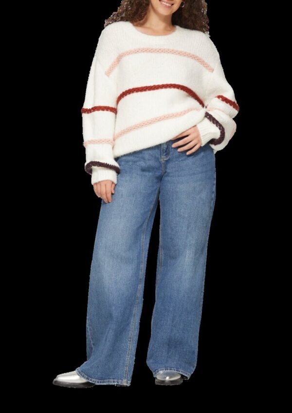 Flauschiger Pullover mit überschnittenen Schultern