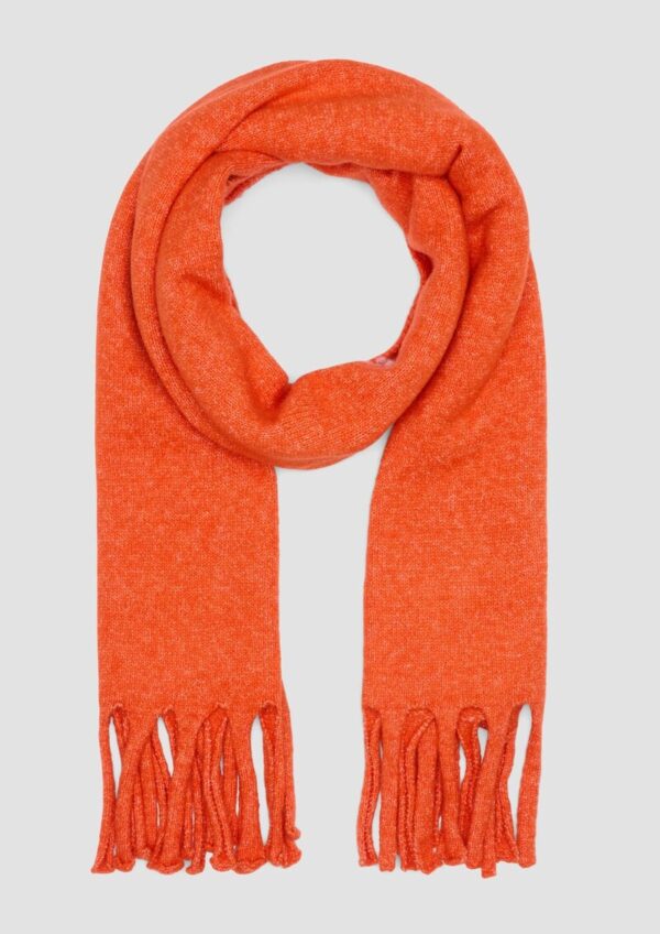 Gestrickter Schal mit Fransen