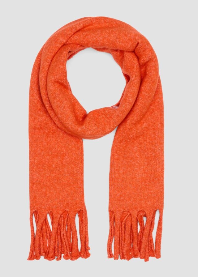 Gestrickter Schal mit Fransen