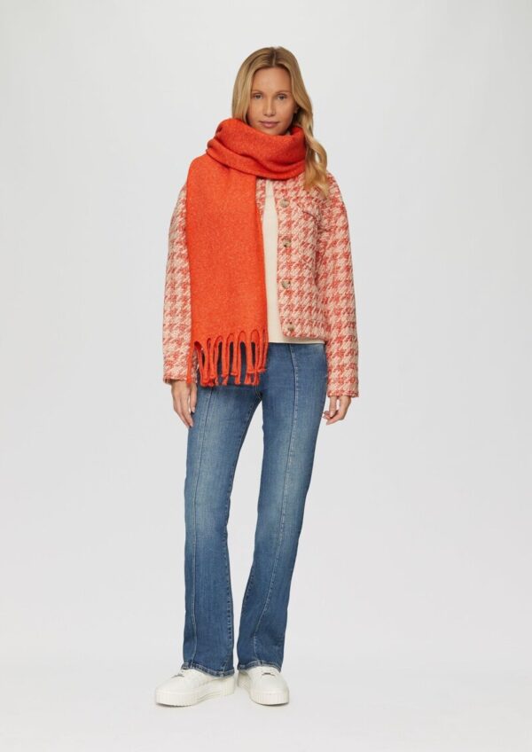 Gestrickter Schal mit Fransen