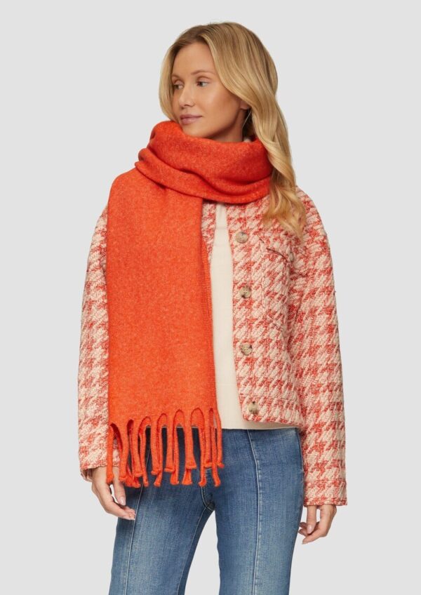 Gestrickter Schal mit Fransen