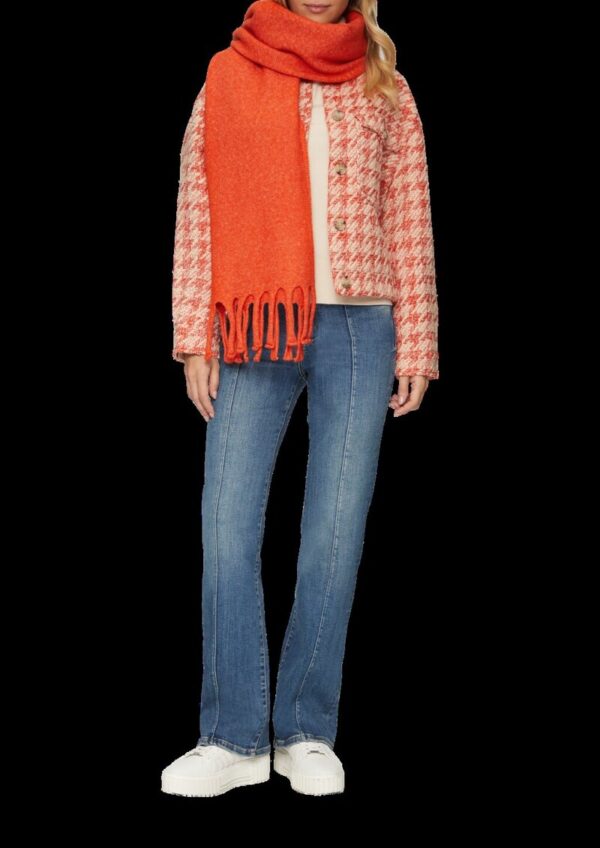 Gestrickter Schal mit Fransen