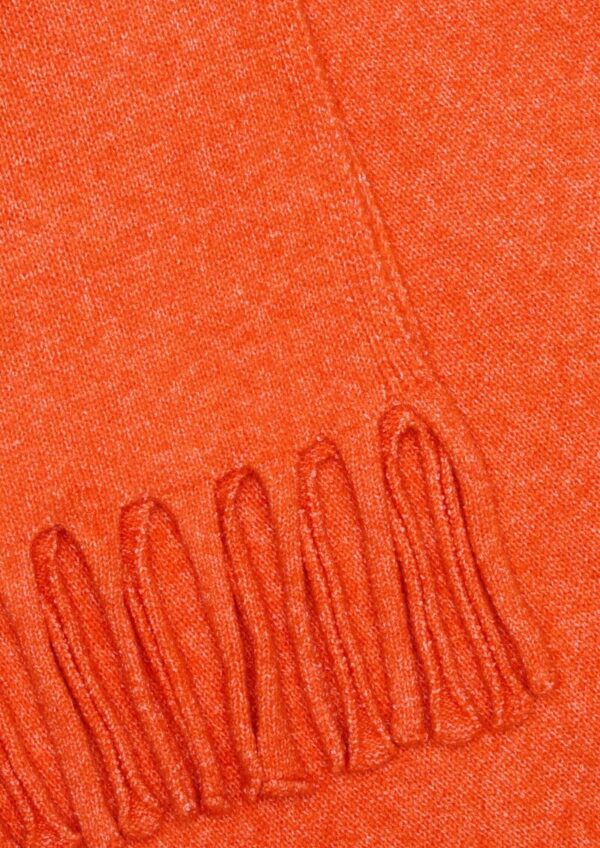 Gestrickter Schal mit Fransen