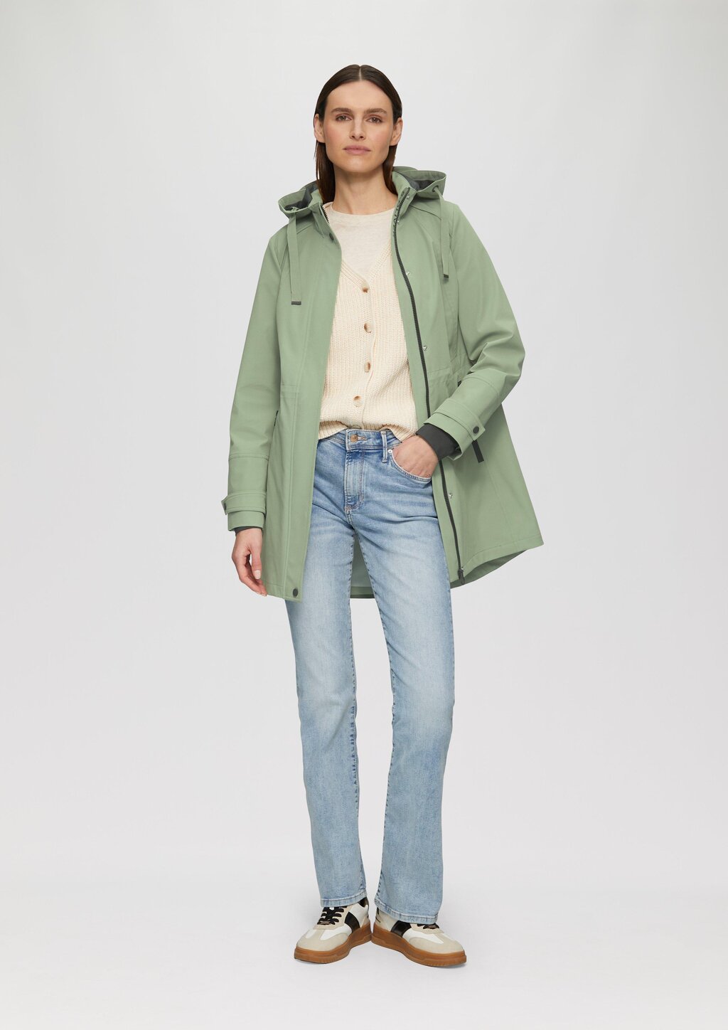 Wasserabweisende Jacke mit Kapuze