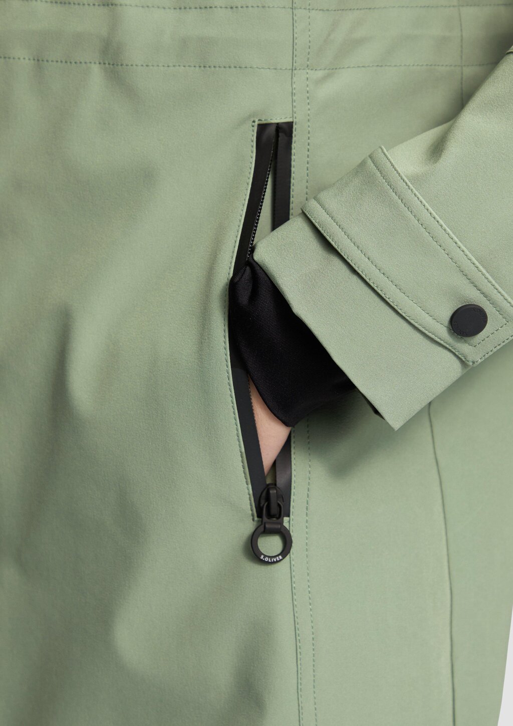 Wasserabweisende Jacke mit Kapuze