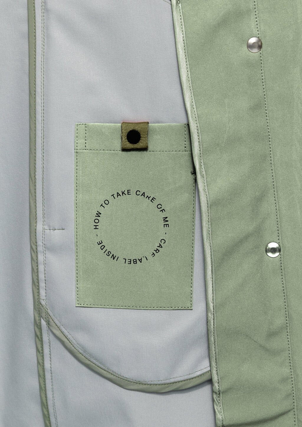 Wasserabweisende Jacke mit Kapuze