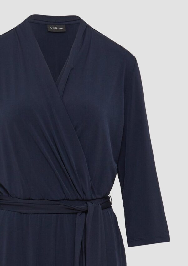 Fließender Jumpsuit in Wickeloptik mit Bindegürtel