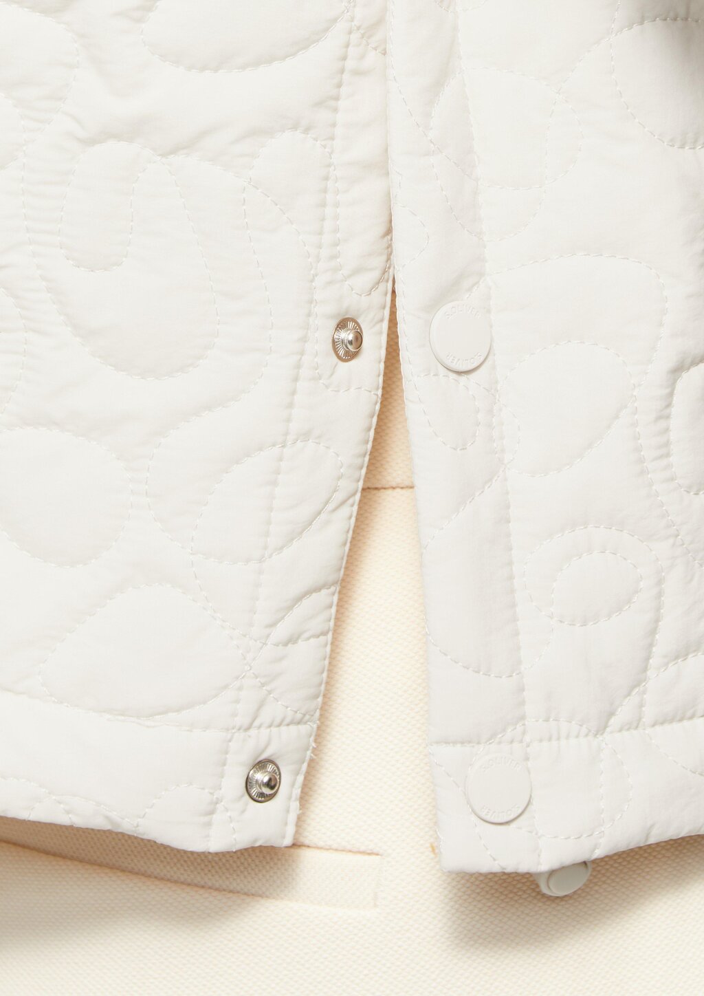 Oversized Jacke mit Steppmuster und seitlichen Druckknöpfen