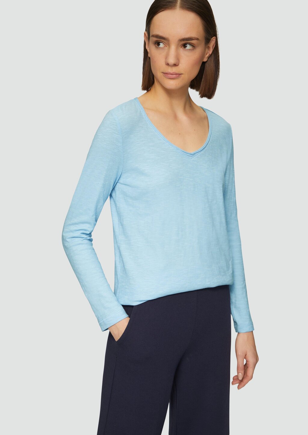 Langarmshirt aus Slub Yarn mit Rollkanten am Ausschnitt