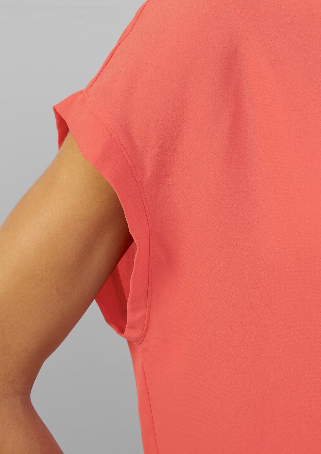 Chiffonshirt mit Double-Layer und überschnittener Schulter