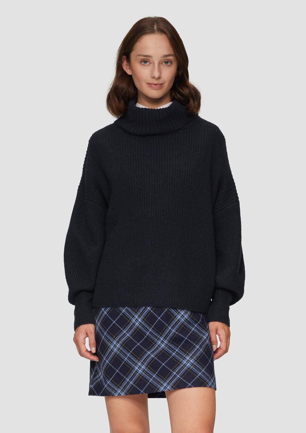 Oversized Rollkragenpullover mit weiten Ärmeln