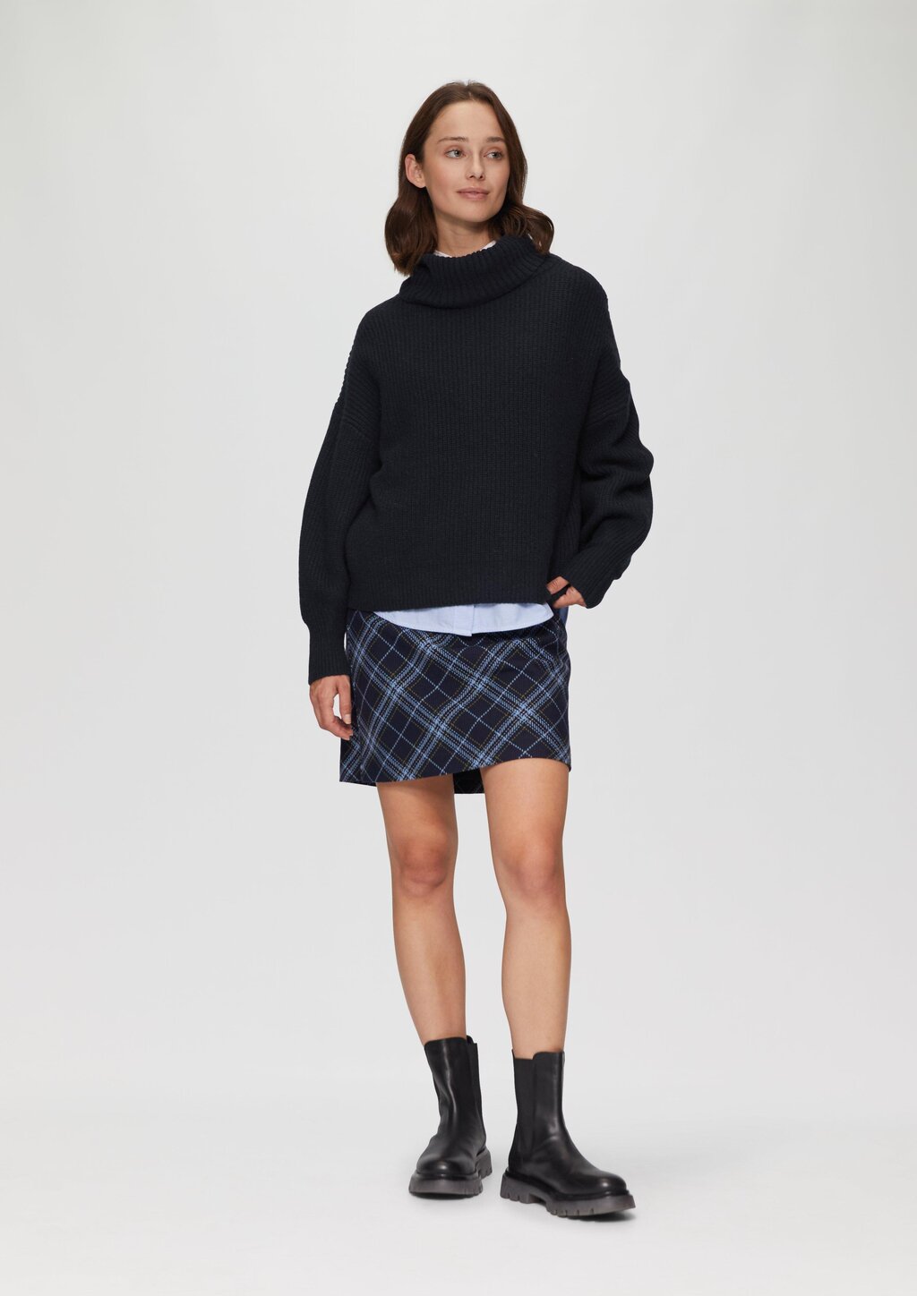 Oversized Rollkragenpullover mit weiten Ärmeln