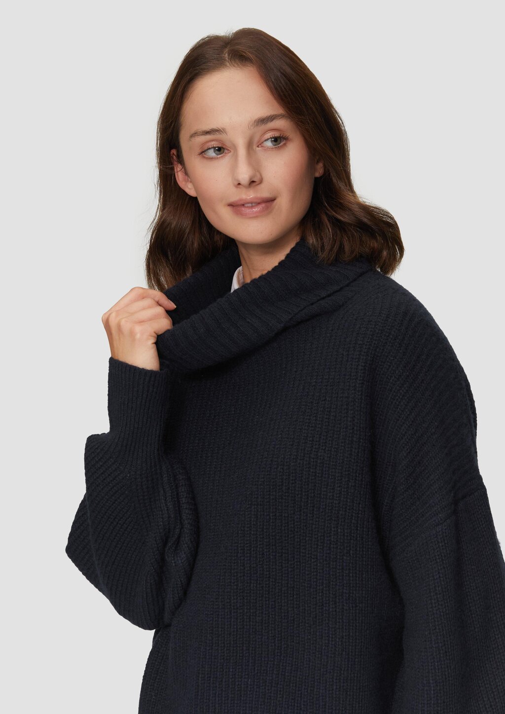 Oversized Rollkragenpullover mit weiten Ärmeln
