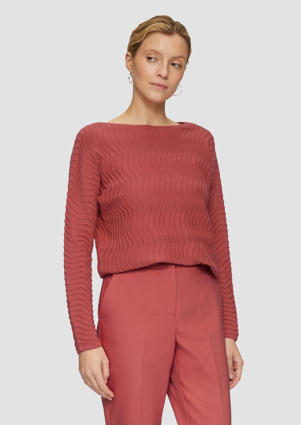 Feinstrickpullover mit Wellenstruktur