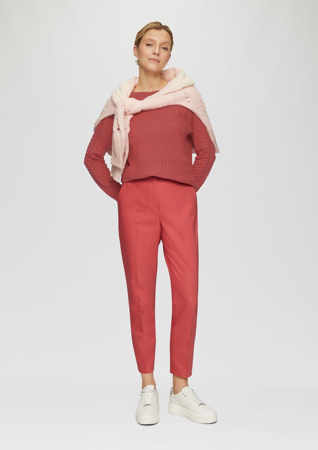 Feinstrickpullover mit Wellenstruktur