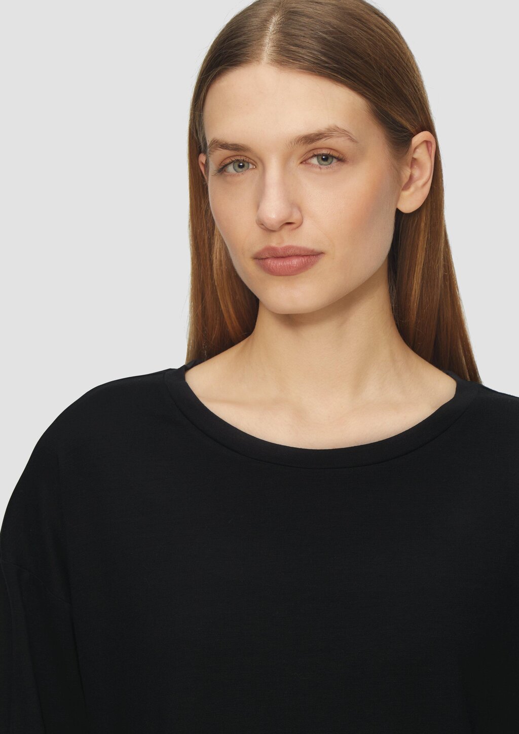 Longsleeve mit überschnittenen Schultern und abgerundetem Saum