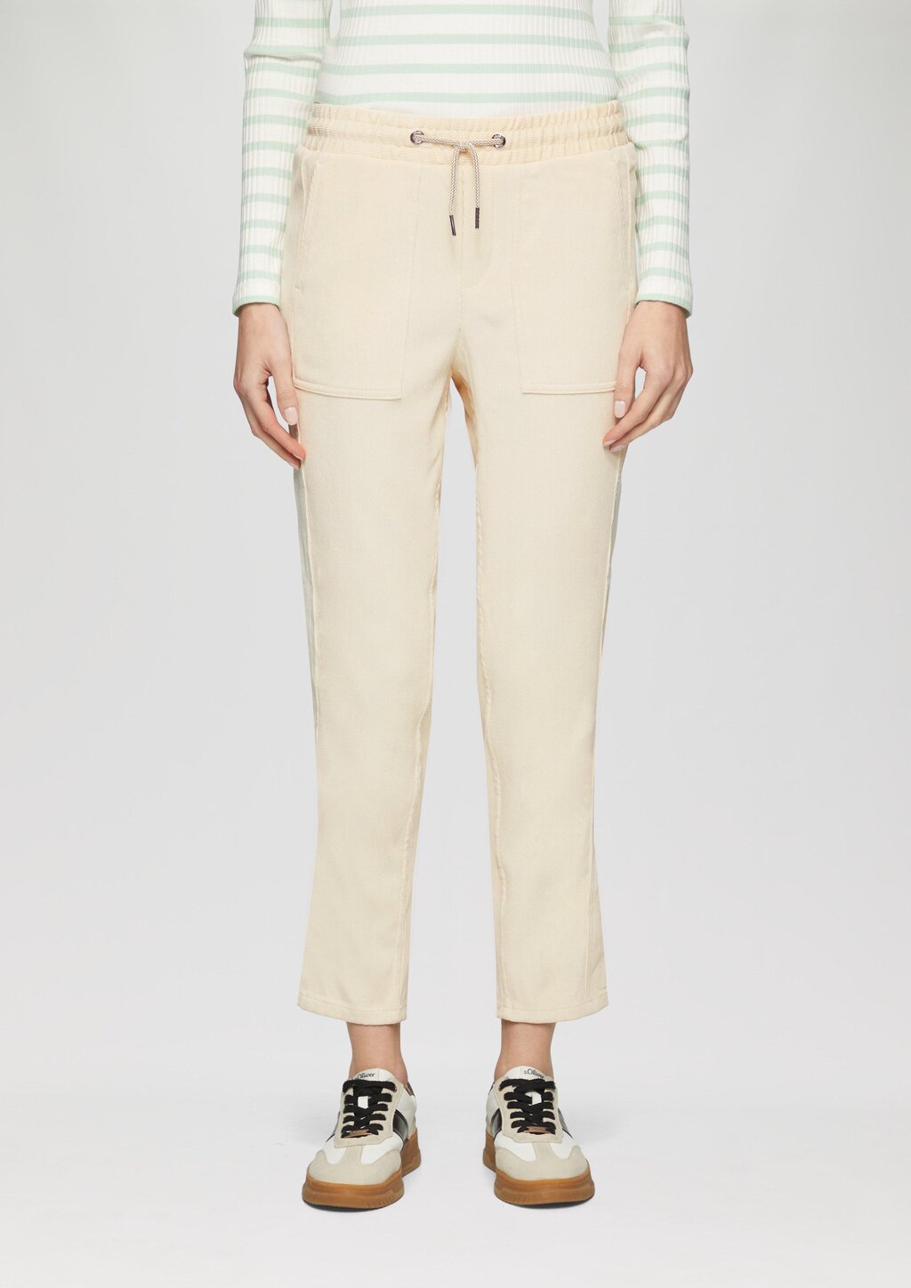 Jogpants aus Feincord mit Elastikbund