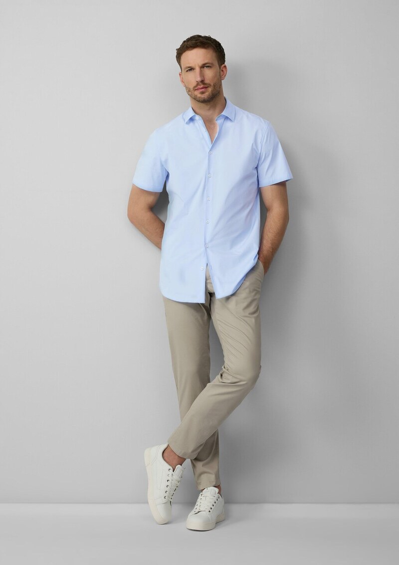 Tailored Fit: Feines Kurzarm-Hemd aus hochwertigem Baumwollstretch
