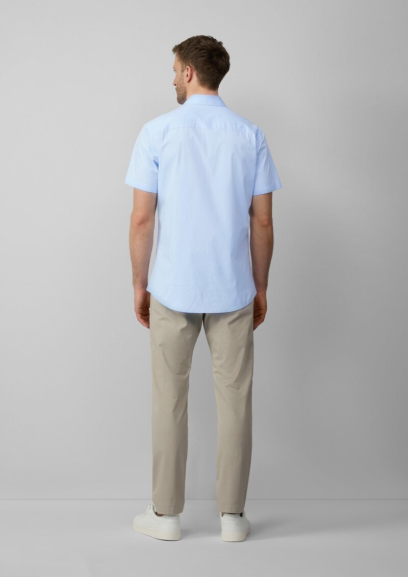 Tailored Fit: Feines Kurzarm-Hemd aus hochwertigem Baumwollstretch