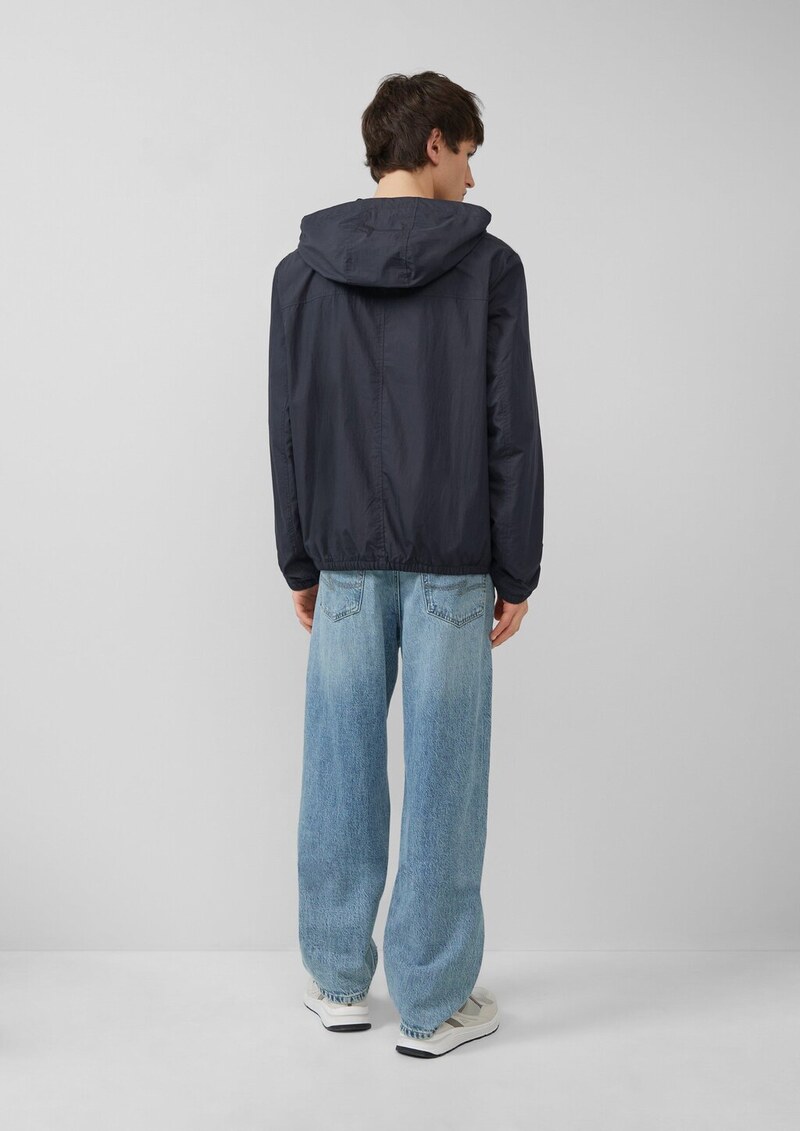 Packable Windbreaker mit Kapuze