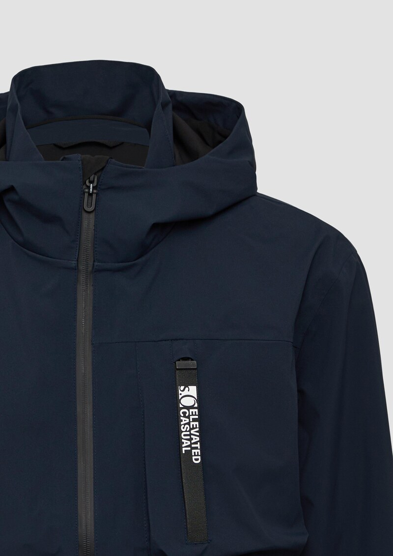 Wasserdichte Kapuzenjacke mit reflektierendem Detail