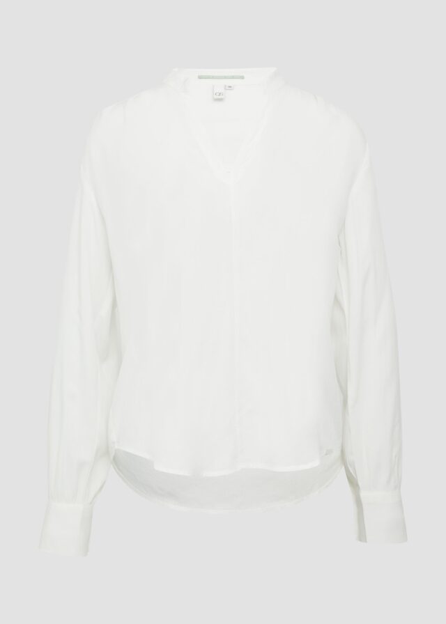 Viskosebluse mit Smok-Detail an der Schuler