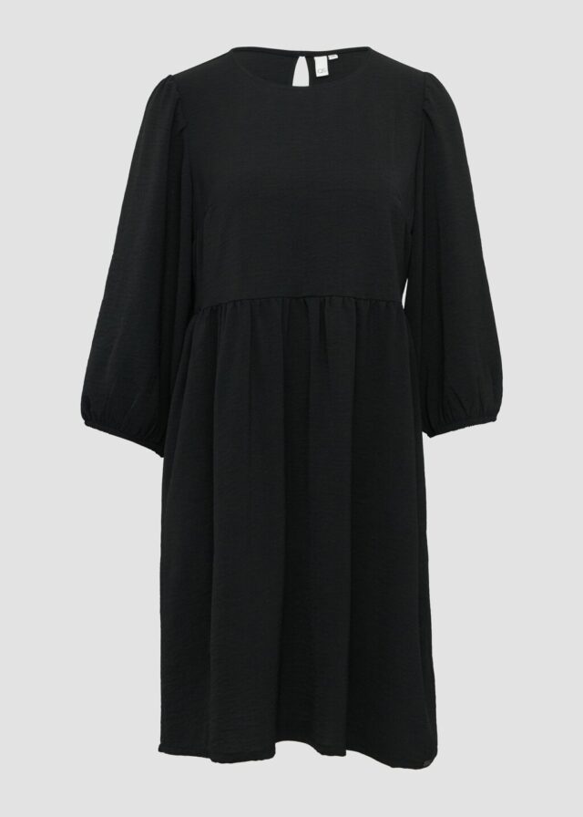 Kurzes Kleid mit Puffärmel