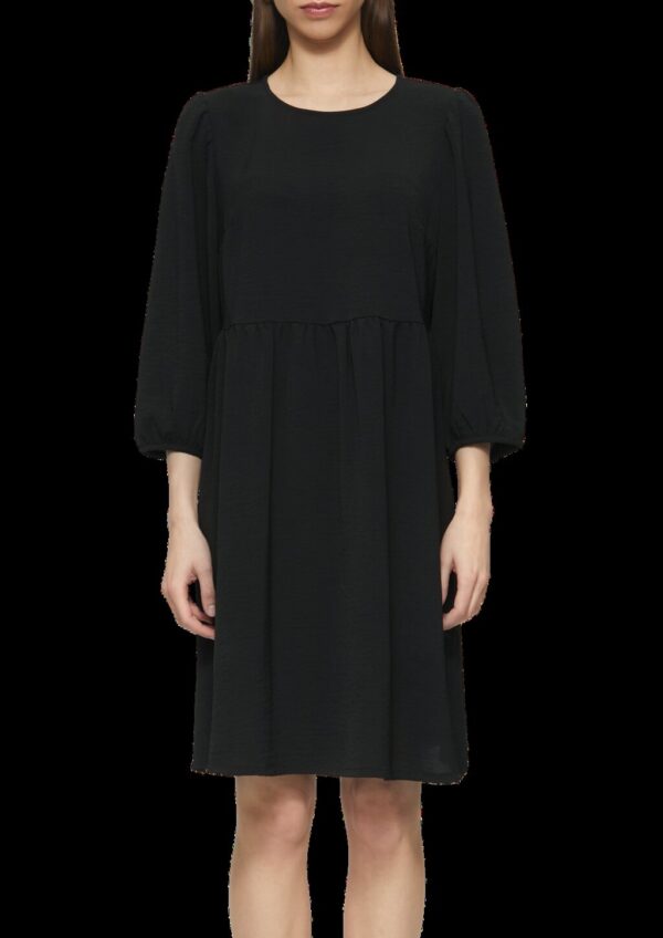 Kurzes Kleid mit Puffärmel