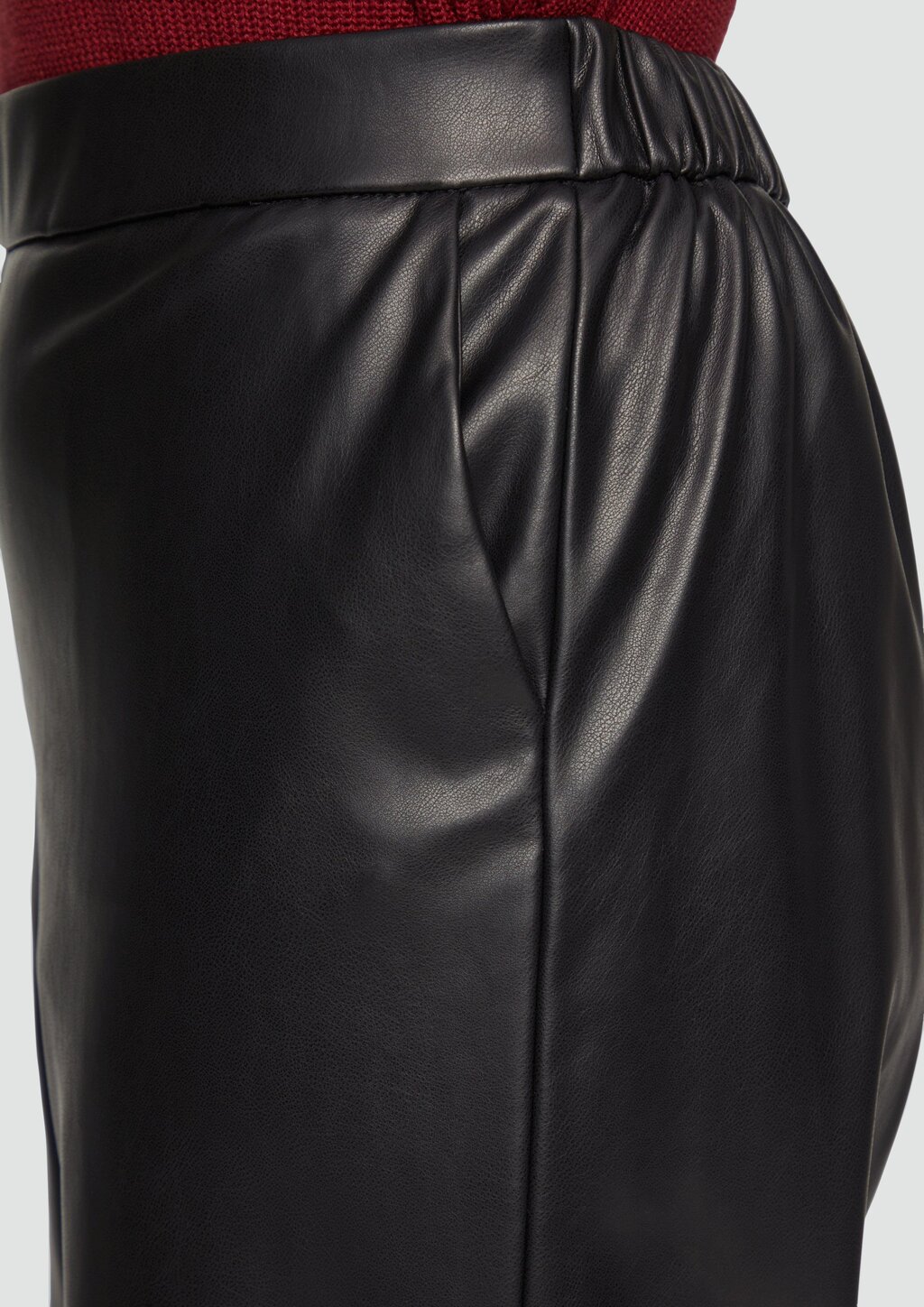 Culotte aus Lederimitat mit Nahtdetails