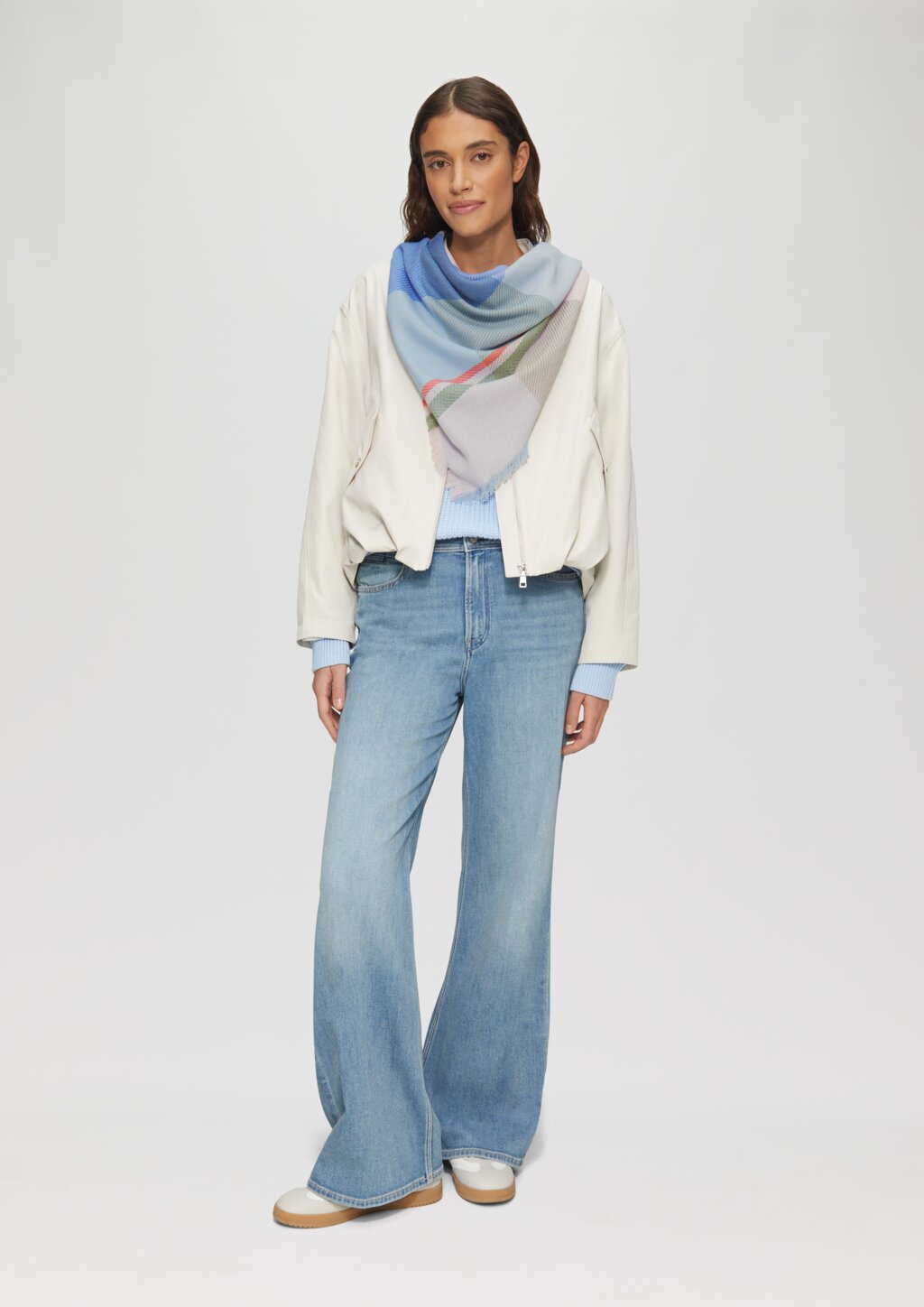 Dreieckiger Schal aus Viskosemix mit Karomuster