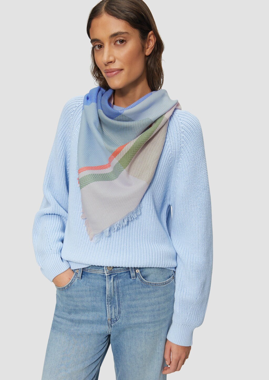 Dreieckiger Schal aus Viskosemix mit Karomuster