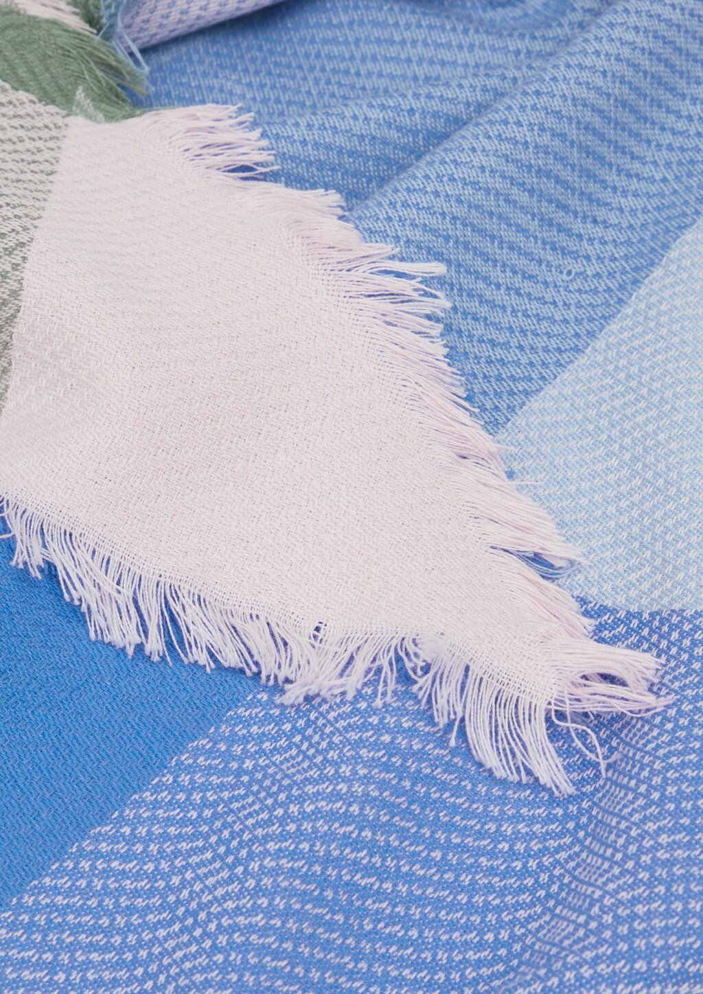 Dreieckiger Schal aus Viskosemix mit Karomuster