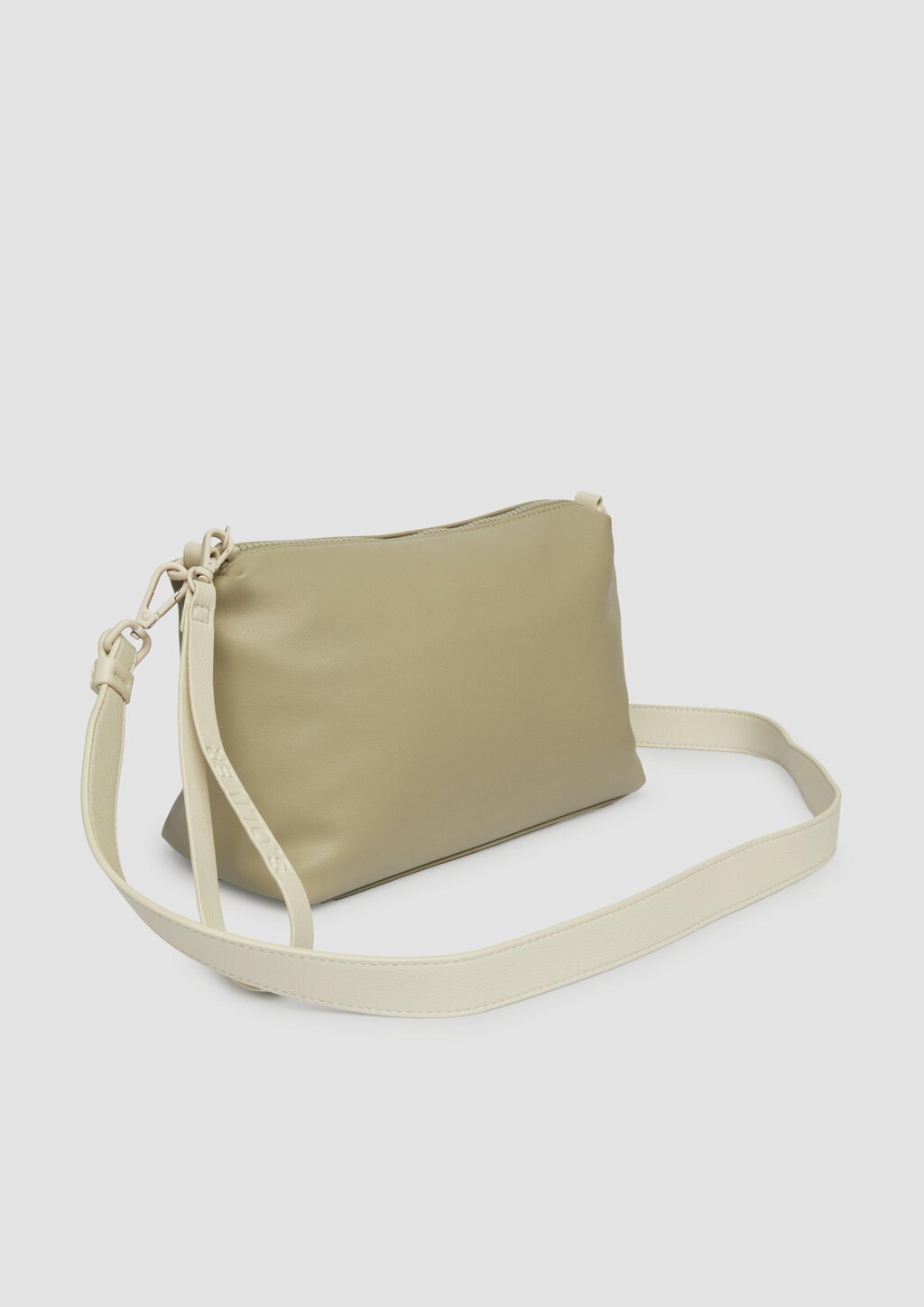 Lässige City-Bag mit Reißverschlussfach und Logo-Detail