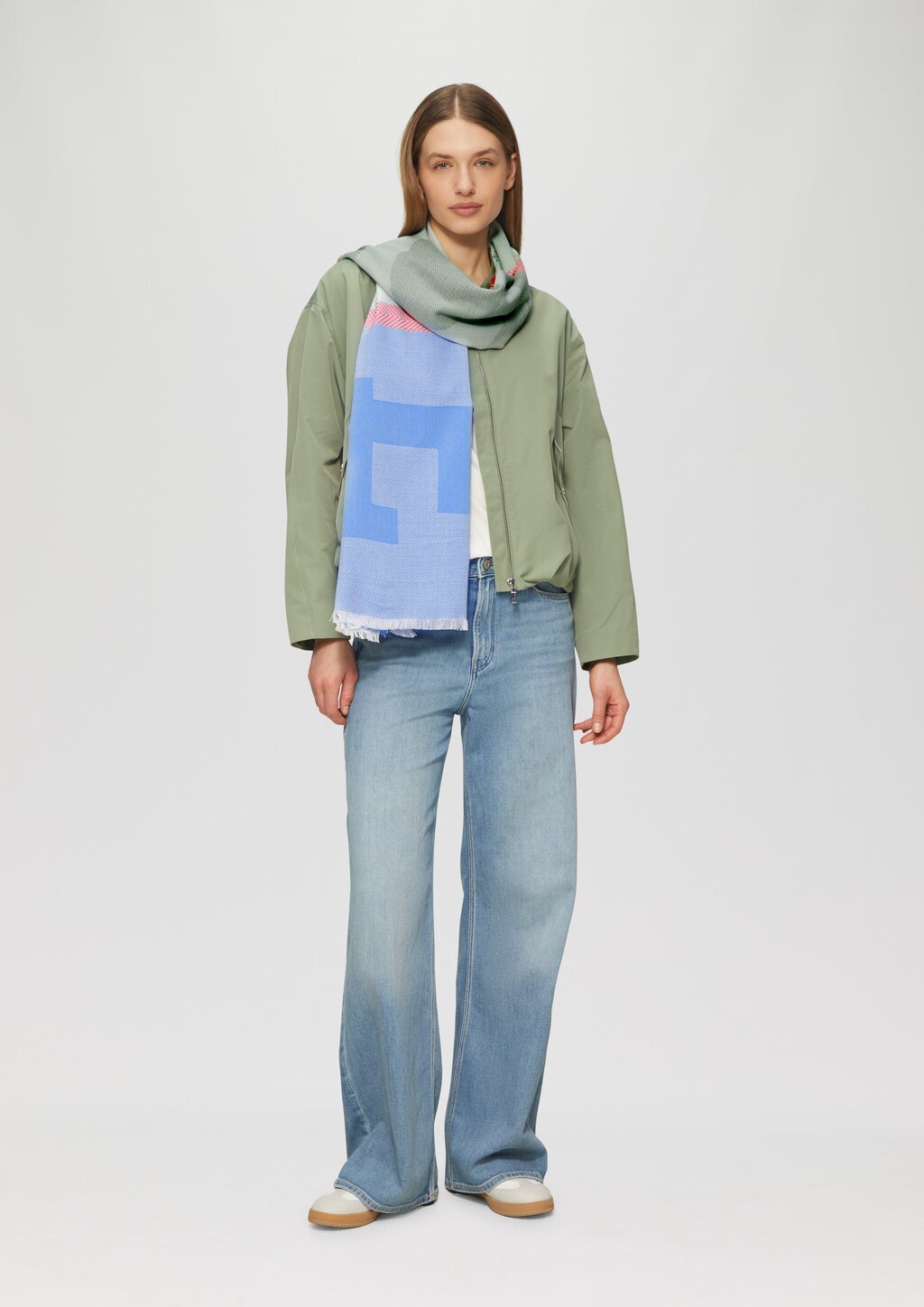 Jacquard-Tuch mit Love-Schriftzug