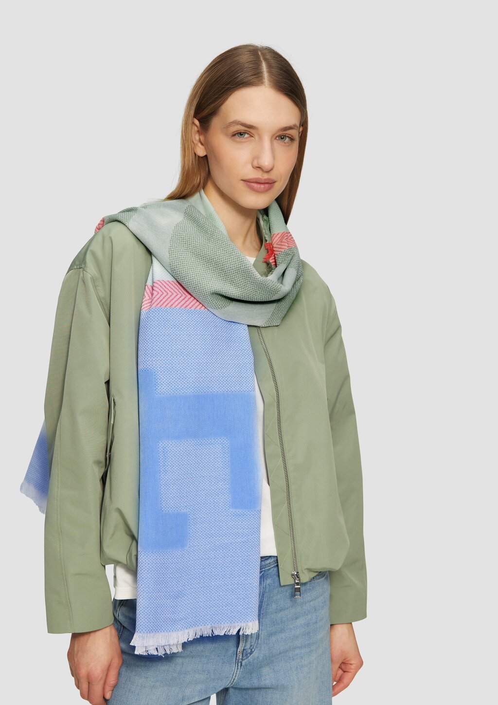 Jacquard-Tuch mit Love-Schriftzug