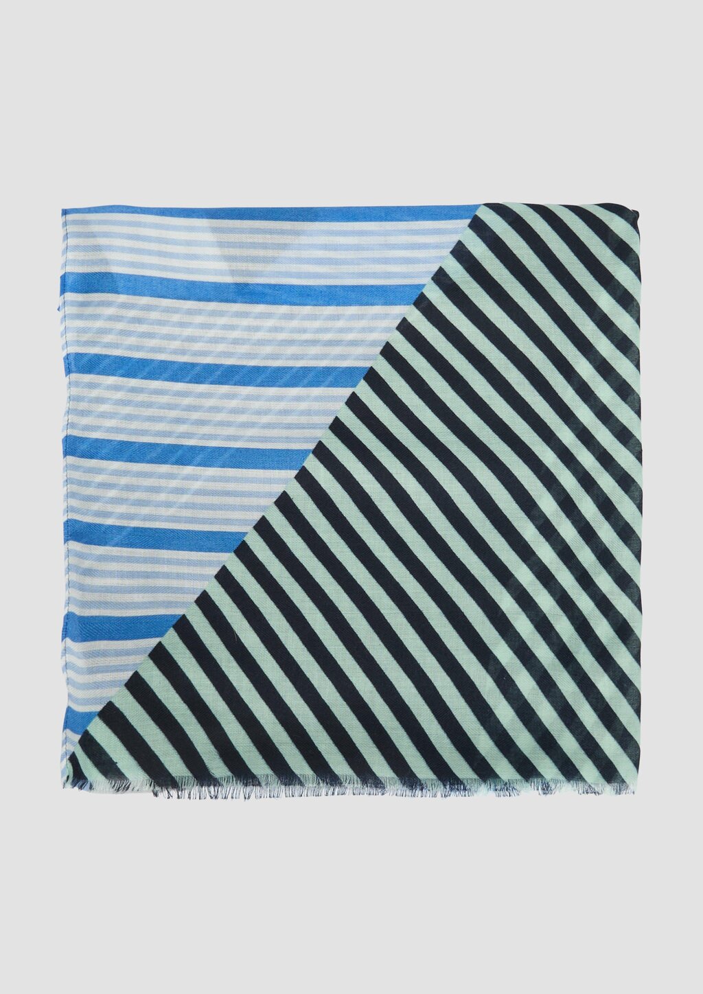 Feines Tuch aus recyceltem Polyester mit modischem Artwork-Print