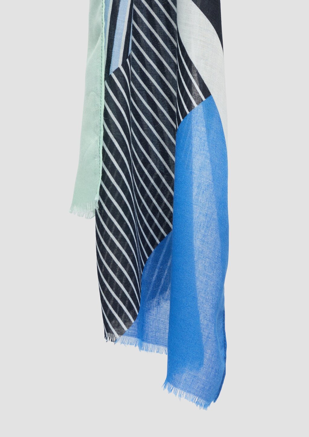 Feines Tuch aus recyceltem Polyester mit modischem Artwork-Print