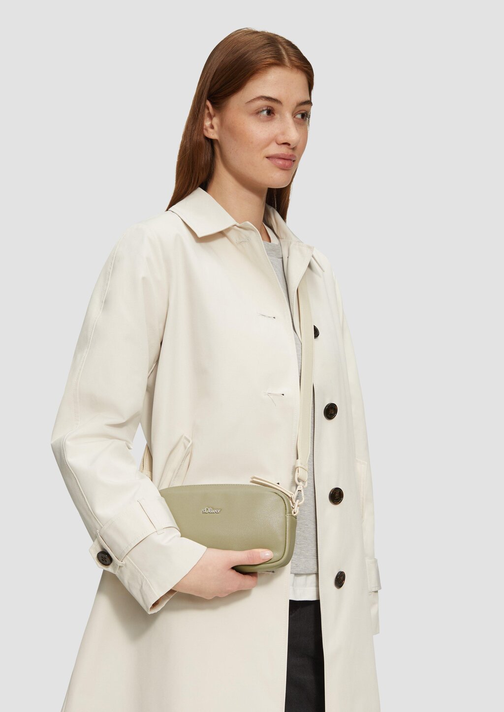 Lässige Camera-Bag mit Logo-Detail und abnehmbarem Schulterriemen