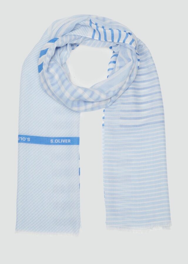 Lässiger Schal mit feinem Streifenmuster