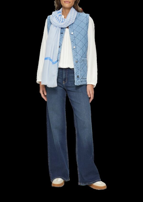 Lässiger Schal mit feinem Streifenmuster