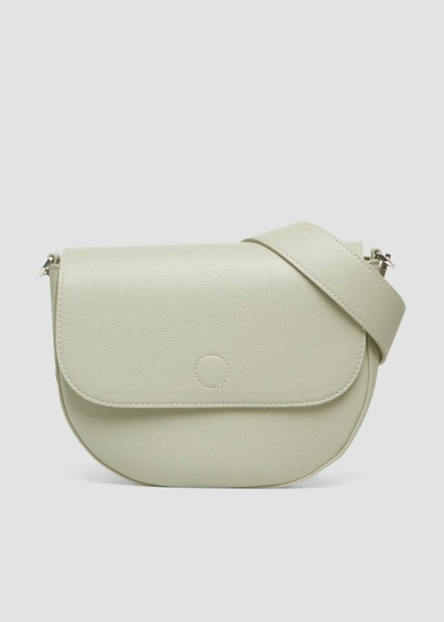 Crossbody-Bag mit Logo auf dem längenverstellbarem Gurt