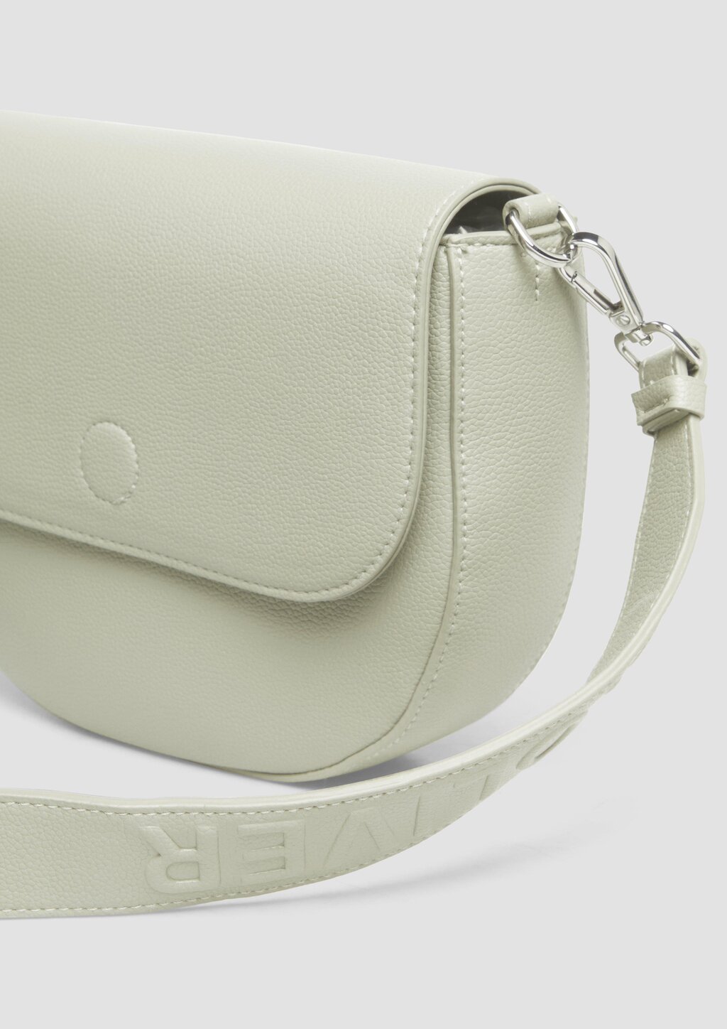 Crossbody-Bag mit Logo auf dem längenverstellbarem Gurt