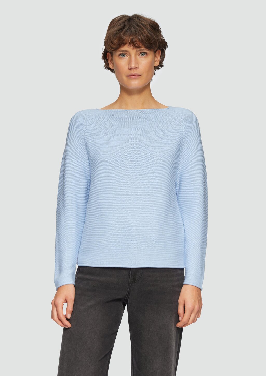 Strickpullover mit U-Boot-Ausschnitt und Rollsaum