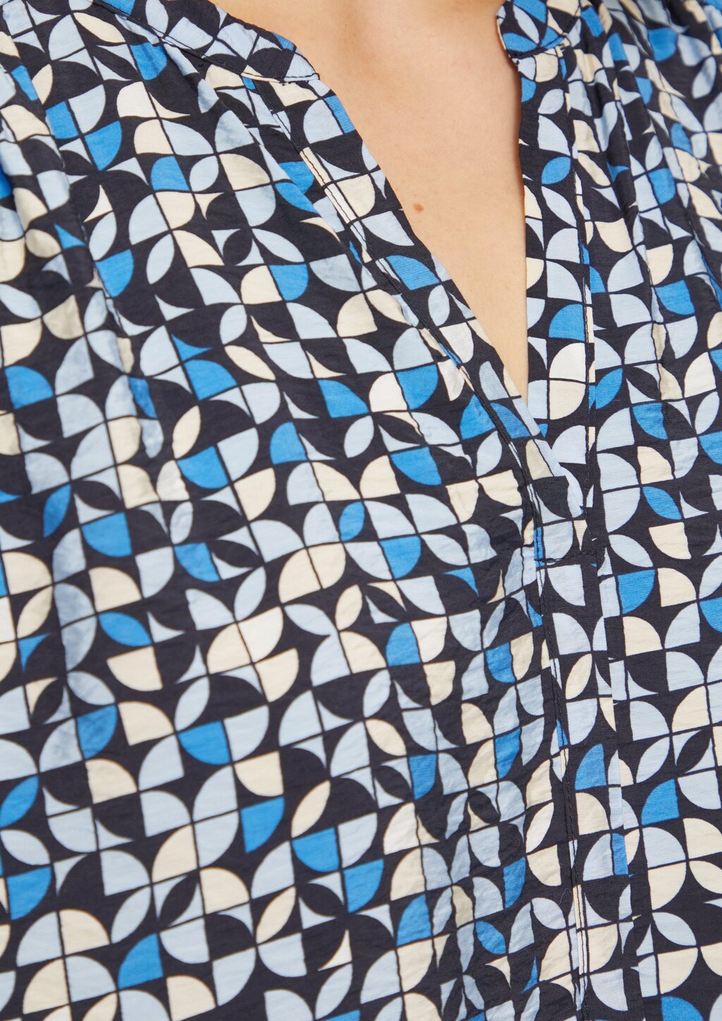 Strukturierte Bluse aus Viskosemix