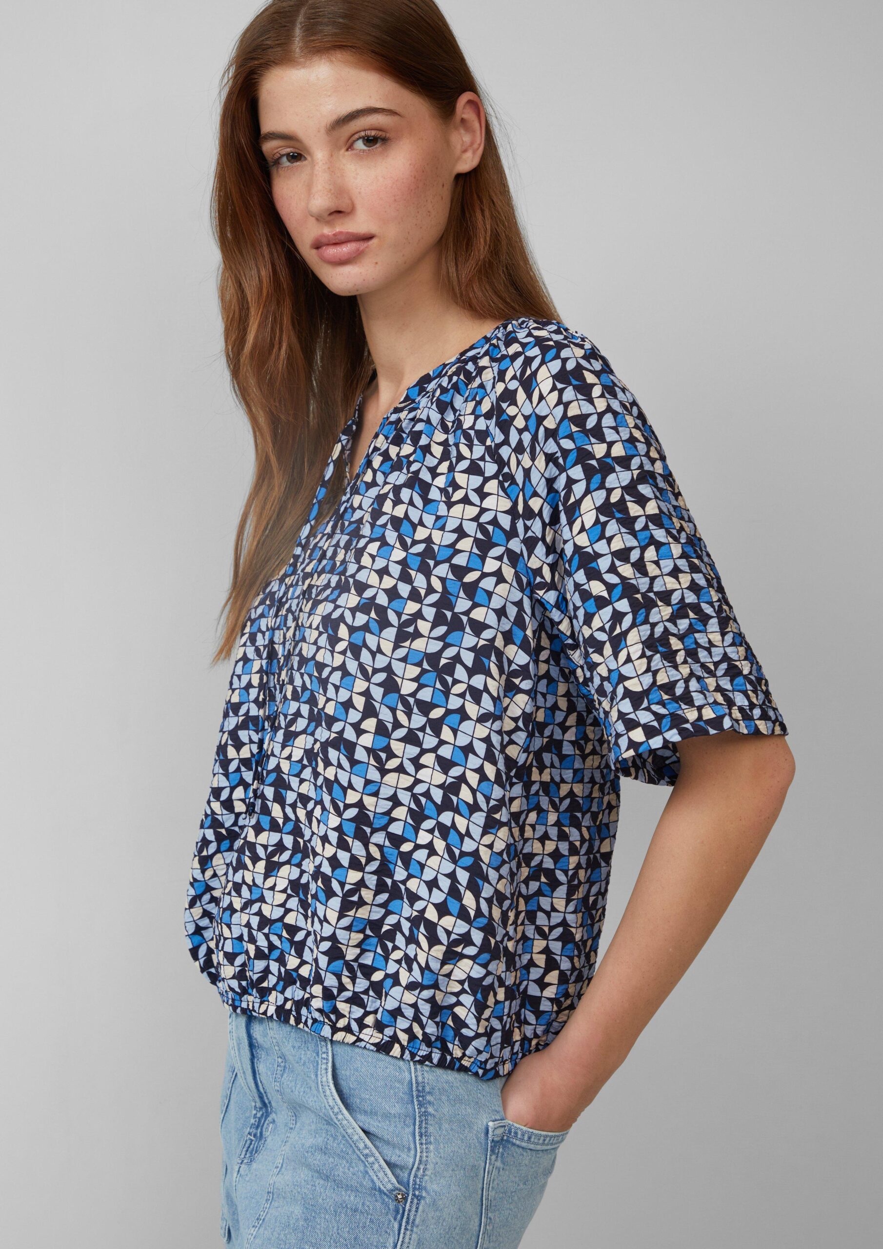 Strukturierte Bluse mit Halbarm im O-Shape