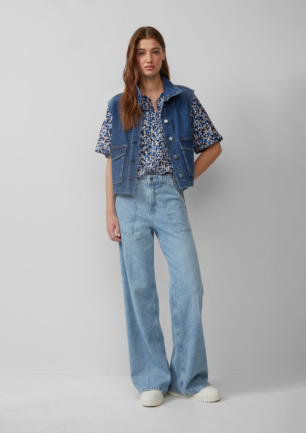 Strukturierte Bluse mit Halbarm im O-Shape