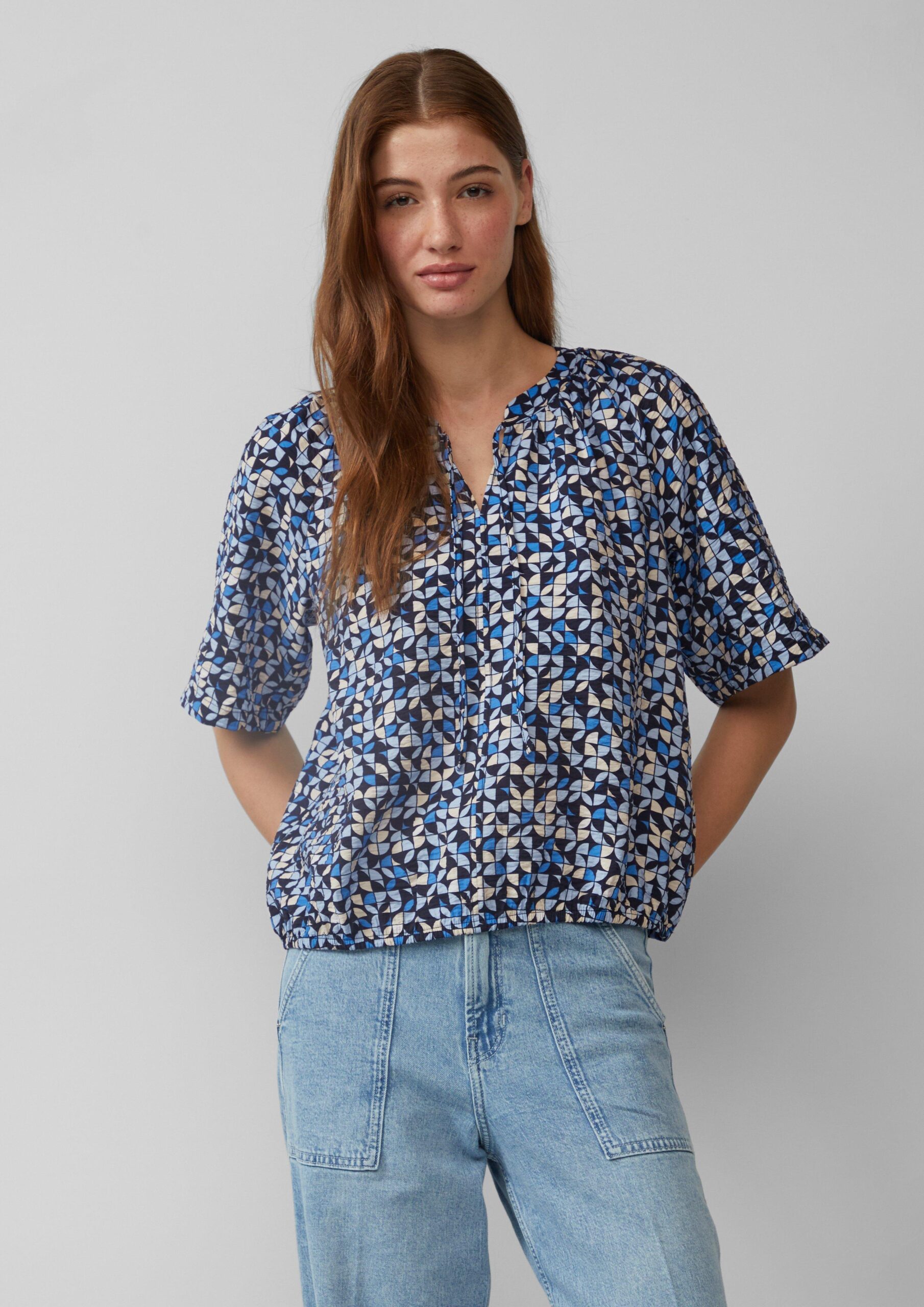 Strukturierte Bluse mit Halbarm im O-Shape