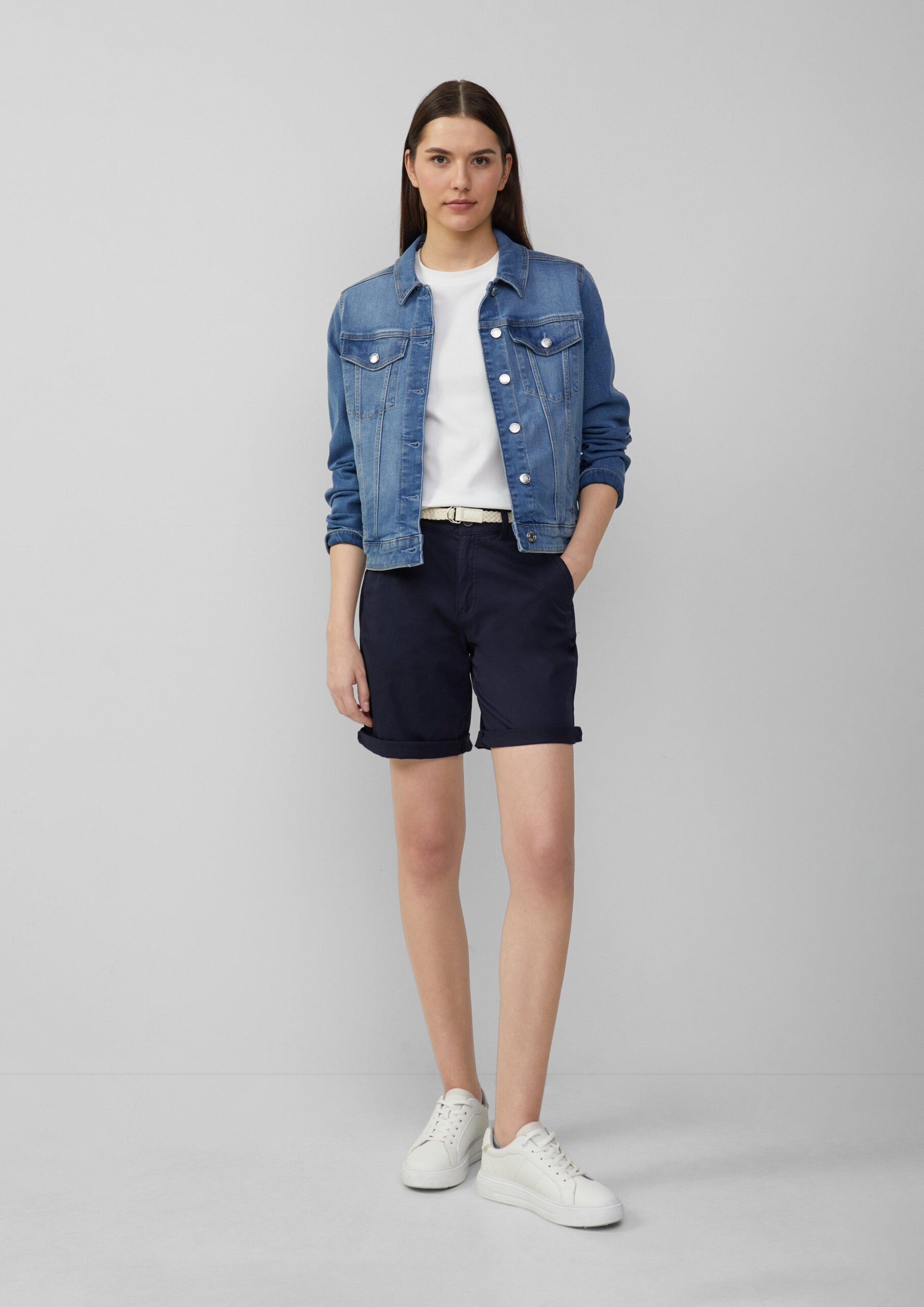 Shorts mit geflochtenem Gürtel und Garment Dye