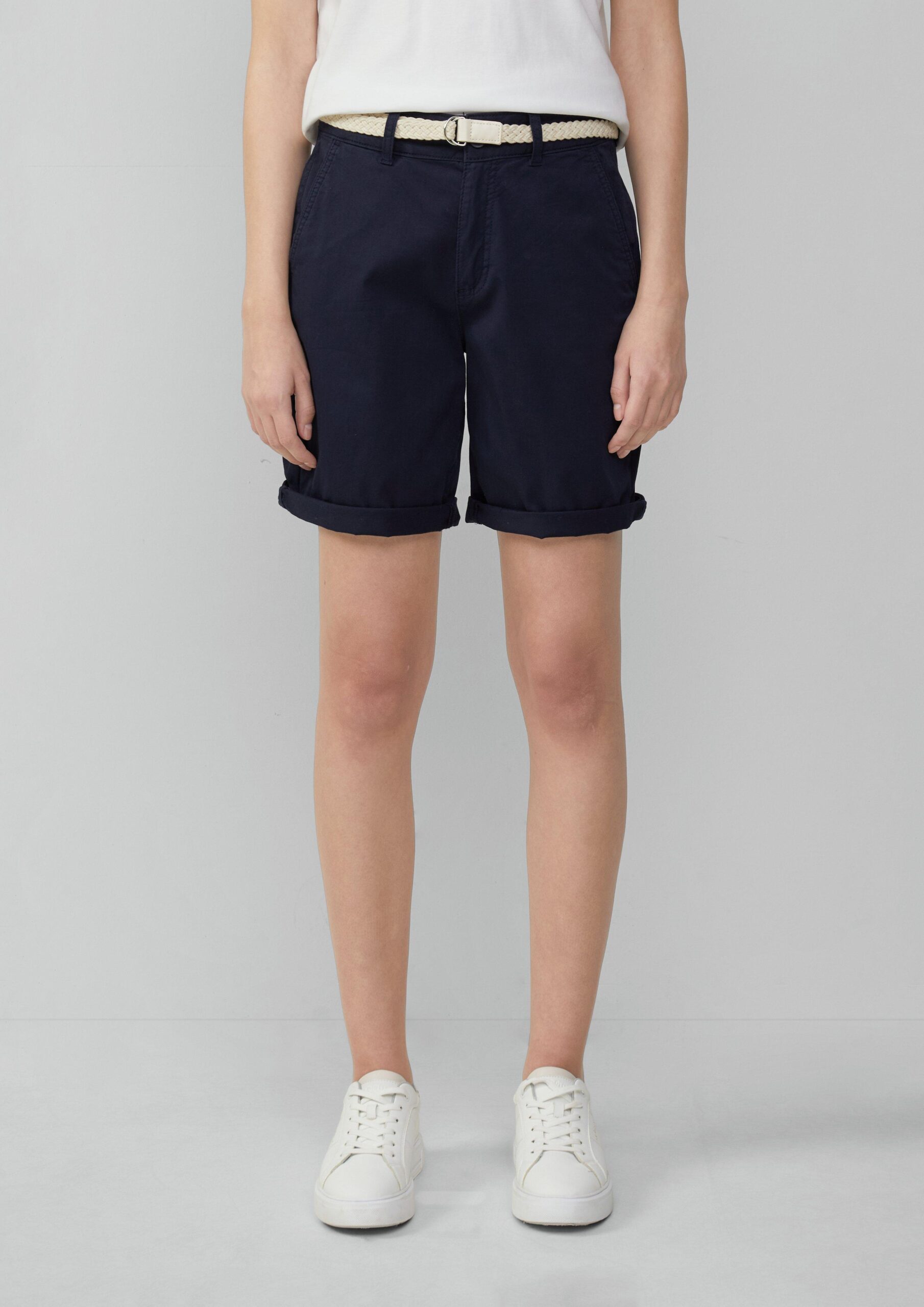 Shorts mit geflochtenem Gürtel und Garment Dye