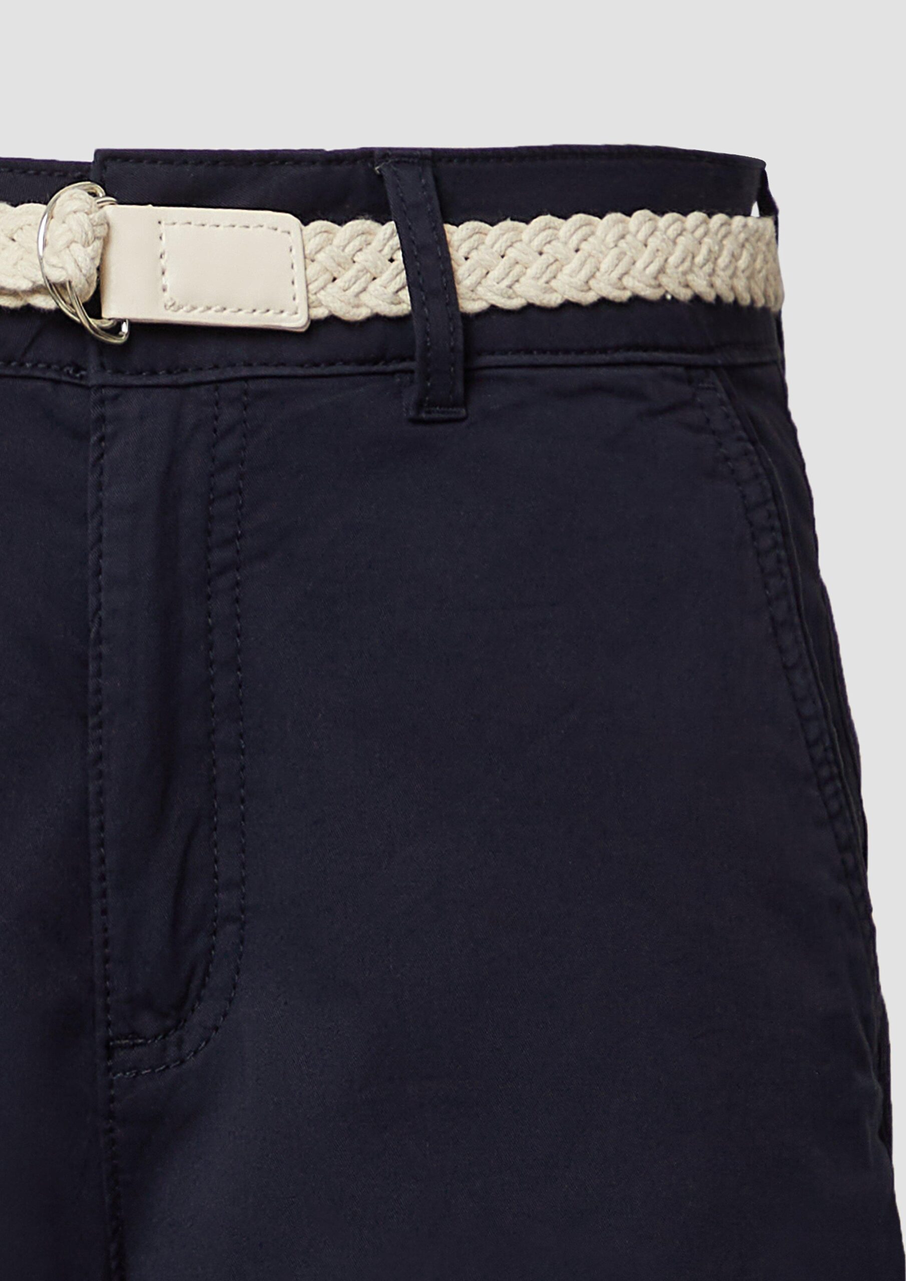 Shorts mit geflochtenem Gürtel und Garment Dye